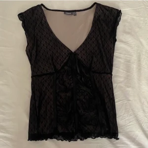 Mesh topp - Intressekoll på denna snygga topp som jag thrifta för ett tag sen, säljer då den var för stor.  Storlek M men skulle säga att den passar S. 