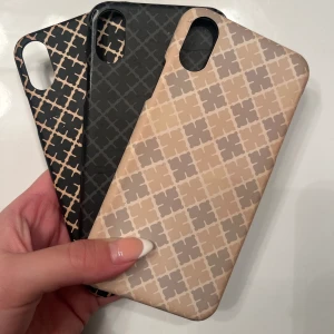 Mobil skal  - Tre super fina by malene Birger skal. Till iPhone X. Jag har bytt mobil så kan derför inte ha dessa längre❣️ skicka för intresse och frågor❤️ grund pris är 120kr styck, priset kan diskuteras 