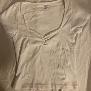 Brandy Melville top - Super fin top from brandy Melville. Knappt använd. Passar mig bra som är XS/S och 178cm lång 🥰 Köparen står för frakten 
