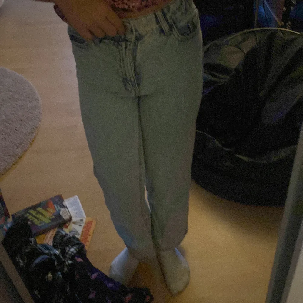 Blåa jeans satt jätte bra när jag kunde ha dem. Jeans & Byxor.