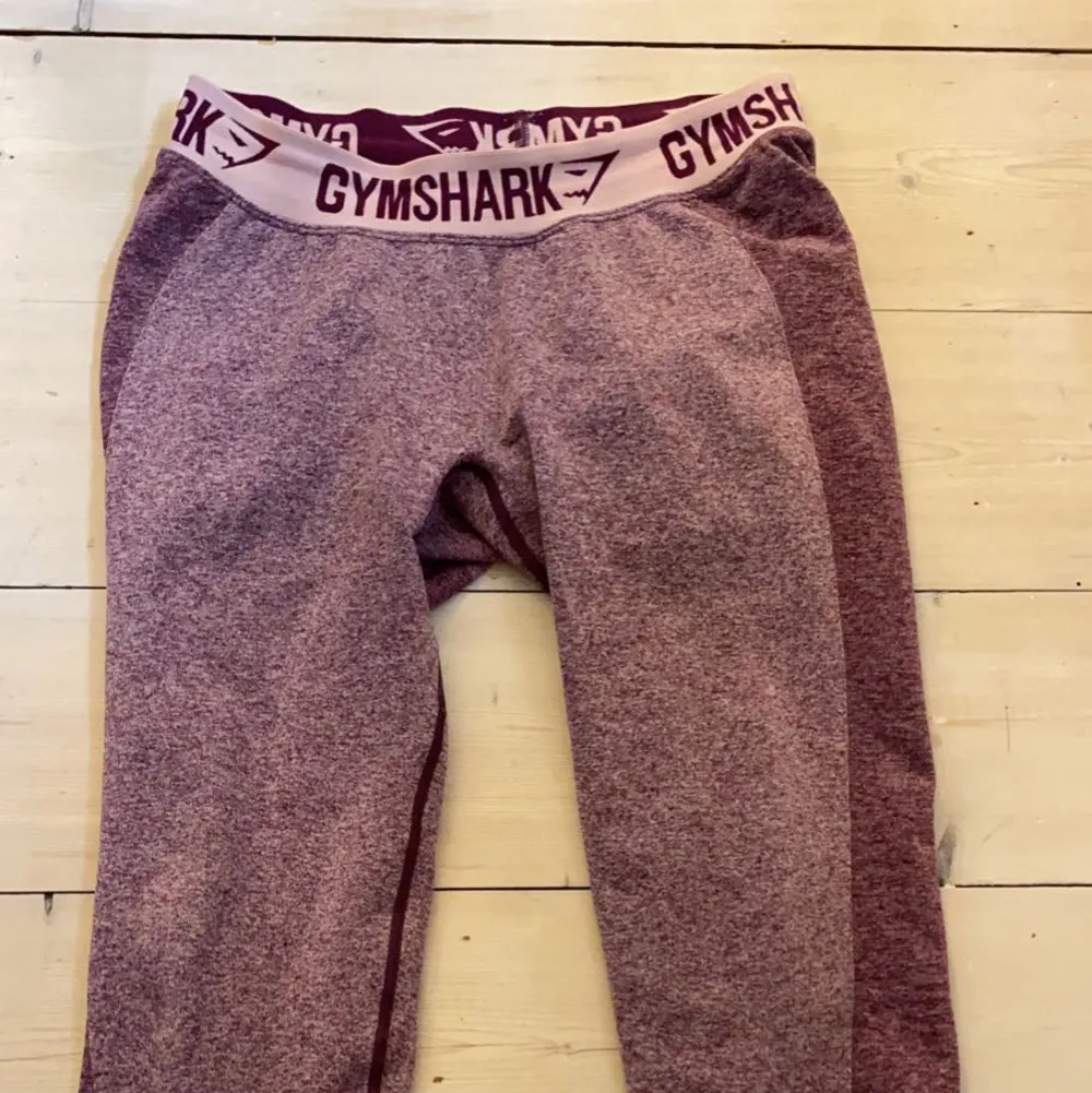 Fina gymshark träningsbyxor. . Jeans & Byxor.