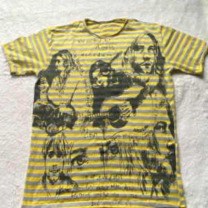 Pundig tröja - En fet tröja med ett skönt tryck på, Liten i storleken och oanvänd.