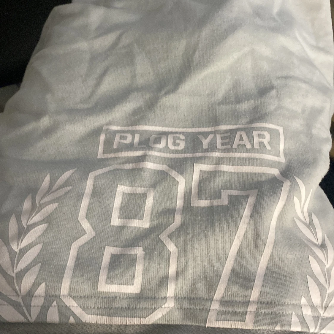 Grå vit tjock tröja  - 91