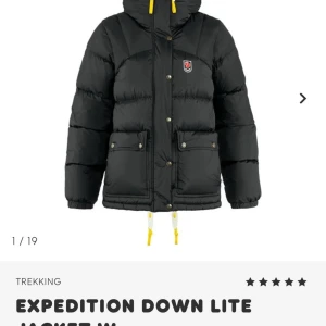 SÖKES - Sökes  Fjällräven down lite Svart, marinblå eller mörkgrön Den ska vara hel  Stl: L MAXPRIS 3500kr