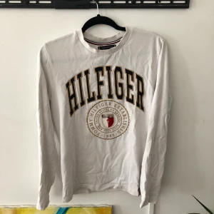 Hilfiger Tröja  - Tunn Tröja från Tommy Hilfiger  Size L