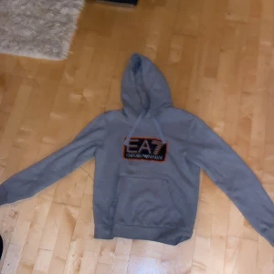 Armani hoddie - Bra skick  Storlek M