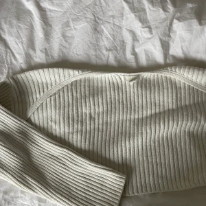 bolero  - super fin vit bolero💝 Inga tecken på användning! Sitter superbra på mig som vanligtvis har M