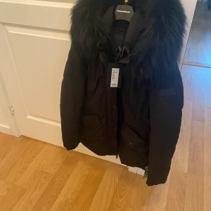 Rockandblue polar mid vinterjacka  - Hej säljer min vinterjacka helt ny varm med jätte fin päls ny pris 4499kr Stl 32 motsvarar ca34/36