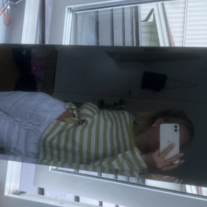 Långärmad tröja  - Säljer denna super mysiga och söta tröjan från monki i storlek s då den tyvärr inte kommer till användning längre 💚 (använd ej köp direkt funktionen)