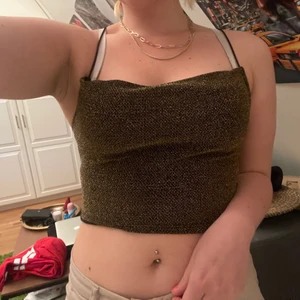 Tröja - Knappt använd, fint skick, är bekväm! Orginalpris var 100kr! Priset kan diskuteras