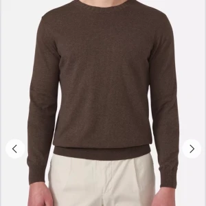 Oscar Jacobsson  - Tröja, fint skick, nypris 1500, aldrig använd, fynd, gör sig bättre i värkligheten än på bild, S men passar M