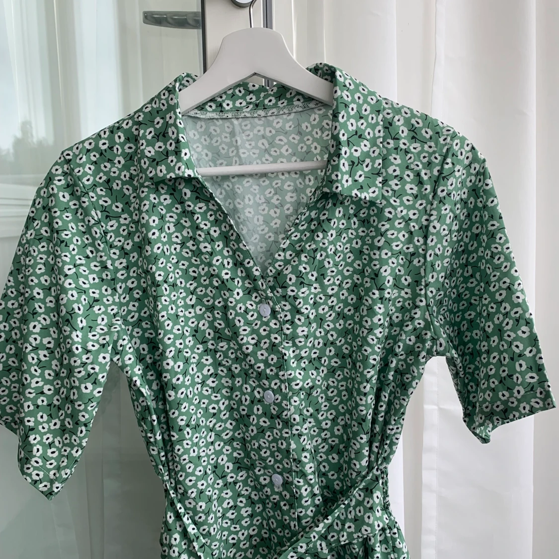 Grön blommig klänning  - 90