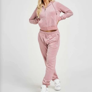 Juicy couture - Jätte fint juicy set endast andvänt två gånger, skriv för mer bilder, pris kan diskuteras💓