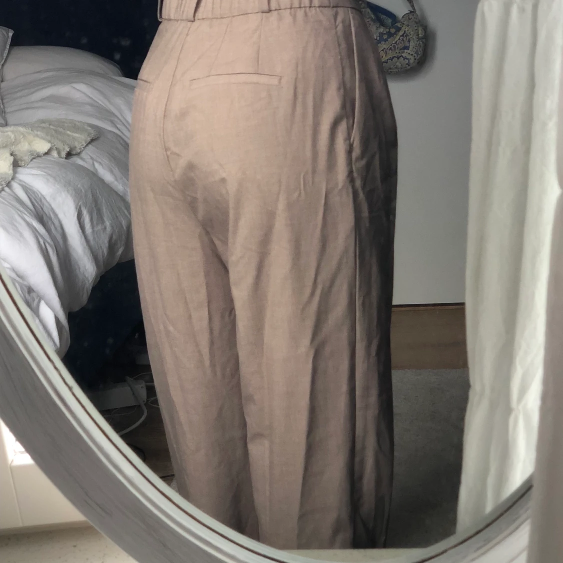 Beigea kostymbyxor  - 90