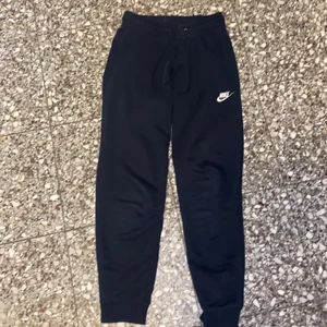Nike byxa - Säljer då för den inte är min stil, köpt för 500 säljer för 450 priset kan diskuteras.