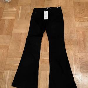 Svarta oanvända stretch jeans, ginatricot prislappen på 399kr! 
