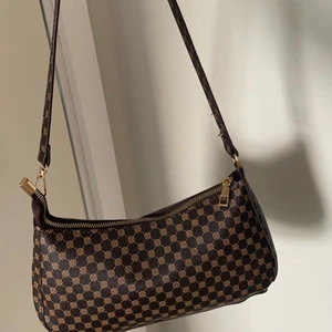 Väska - Fin väska som tyvärr inte kommer till användning längre