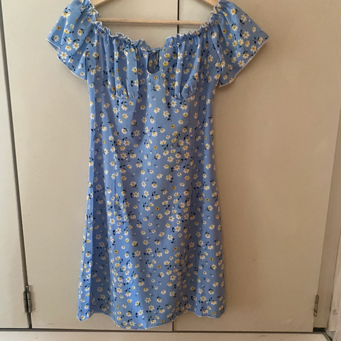 Kort blommig klänning  - 90