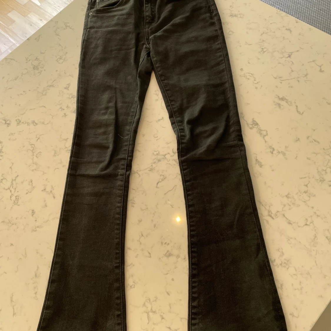 Bootleg jeans svarta