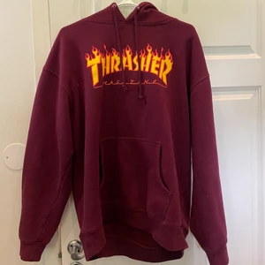 Thrasher Hoodie L - Skön hoodie! Köpt på Patches & pins 2021