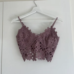 Topp från Bikbok  - Topp från Nicole Falcians kollektion med Bikbok. Superfin och perfekt till sommaren. Aldrig använd. Köparen står för frakten.