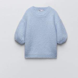Jätte fin blå tröja från Zara i storlek S❤️❤️ nästan aldrig använd. Skriv privat för fler bilder! Köpare står för frakt💘