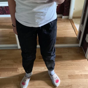 Zara jeans  - Jag säljer jätte snygga jeans ifrån zara. De är i bra skick 