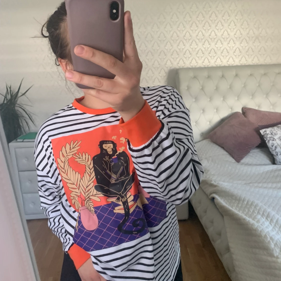 Längärmad randig tröja med cool design - 90