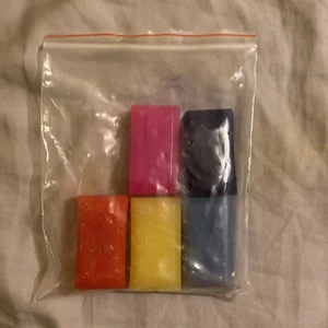 oanvändt skate waxx - dee shorty’s curbcandy waxx orginal pris: 5x20=100kr, alla är oanvända    *TRYCK INTE PÅ ”Buy” KNAPPEN* Har ingen bankid kopplad så kan ej få din betalning! 