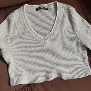 ((Lånade bilder)) Super söt Brandy Melville tröja som inte kommer till användning längre. Mycket bra skick. 175kr + 66kr frakt. 