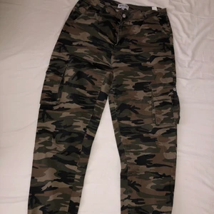 CAMOUFLAGEBYXOR - Använda max 5 gånger, billigare vid snabb affär!