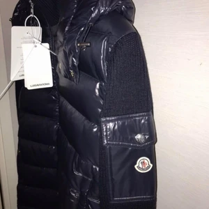 Moncler  - Granska ny 9-10 helt ren nästan oanvänd 