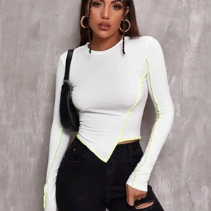 Helt ny topp - Ny jättefin topp, aldrig använt. Den formar kroppen jättebra och är inte genomskinlig