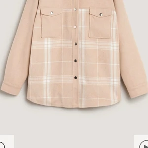 Skjortjacka Söker  - Söker denna från bubbelroom i storlek 36