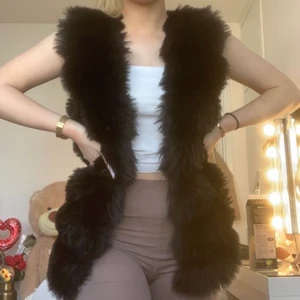 Diabless - En fin pälsväst i storlek M men sitter typ som en S, knappt använd