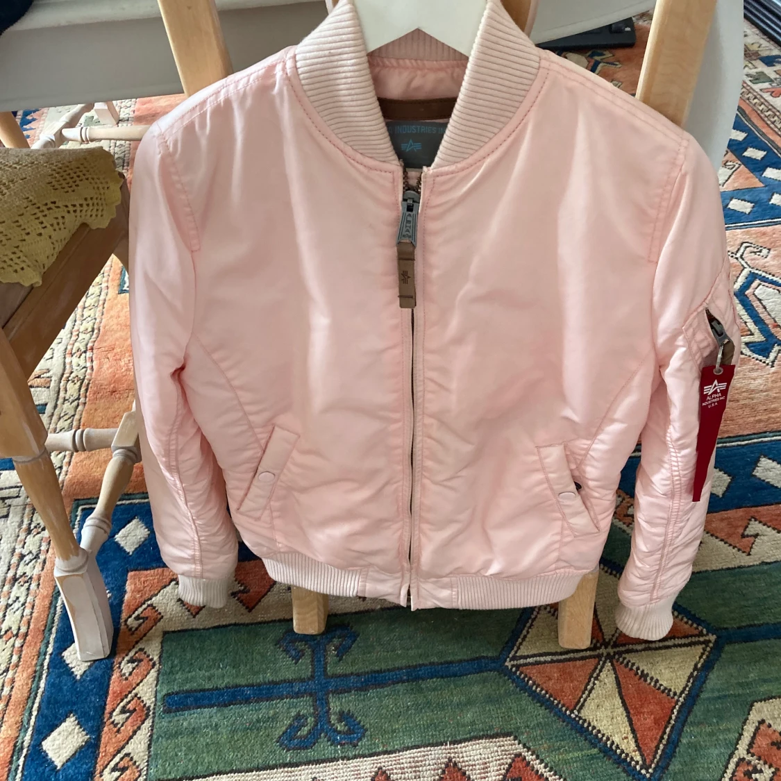 Alpha Industials jacka