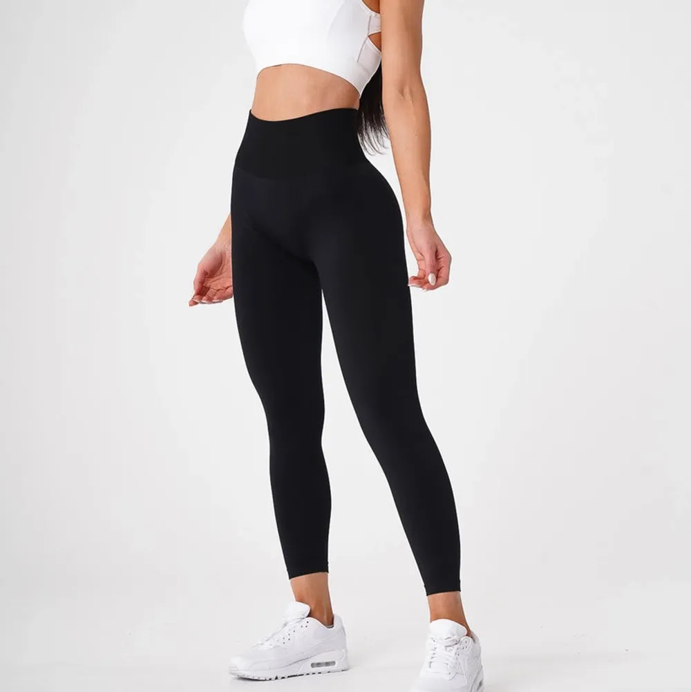 Nvgtn svarta leggings! De är nästintill helt nya, endast använda 2 gånger. Storlek M men skulle säga att de är som en S. Solid seamless heter kollektionen, sjukt fina och sitter perfekt! Säljer då jag är en person som föredrar färger!🥰🥰 . Jeans & Byxor.