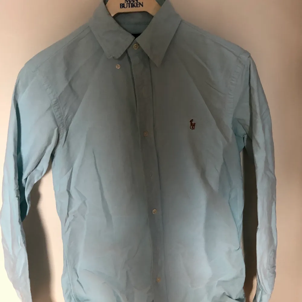 Blå skjorta från Ralph Lauren, xs. I stort sett nyskick, stryks innan den skickas. Skjortor.