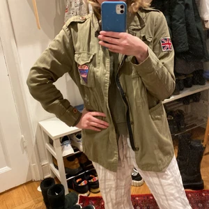 Snygg militärgrön jacka  - Grön jacka