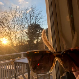 Solglasögon 🕶🌸 - Superfina solglasögon Som är ifrån vero Moda! Säljer pga att dem inte används. mycket bra skick, skriv privat om ni är intresserade!🕶🌸💓