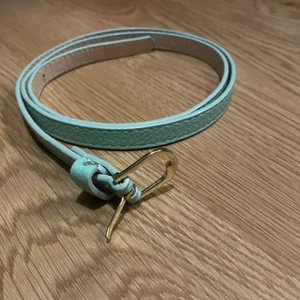 Skärp - Säljer då de e för långt på mig, det är ca 1,10m långt💙