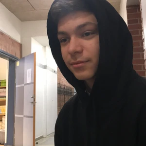 Ful emo behöver vänner  - Lång spelar basket 