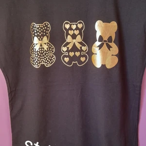 Ny T-shirt  - Ny jättefin blus med korta ärmar storlek L.