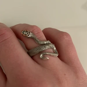 Orm ring  - Säljer denna ring 