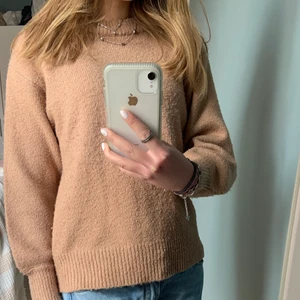 Stickad tröja - Brun stickad tröja från Zara, lite kortare i armarna vilket är snyggt, storlek 152/164 ( från barnavdelningen) men passar Xs! 