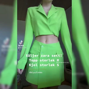 Grönt sett zara - Säljer detta populära lime gröna settet från zara! Kroppar blazer och kjol. Kjolen är i S och kavaj i M. Men jag har vanligtvis xs-s så kavajen funkar för XS-M eftersom man spänner med band. Helt oanvänd med prislappar kvar! Nypris för hela är 960kr. Jag säljer för 700kr helt slutsålt!! Pris kan diskuteras