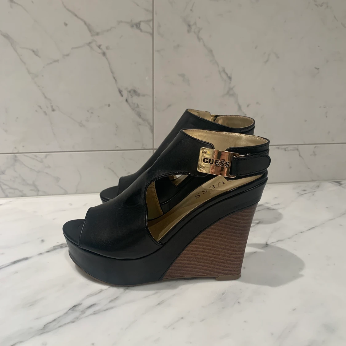 Svarta GUESS skor svarta  - 90