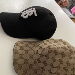 Burberry keps - Klassiska mönstret i skärmen  Storlek; Medium (justerbar) Skick 8/10 nypris ligger runt 290€