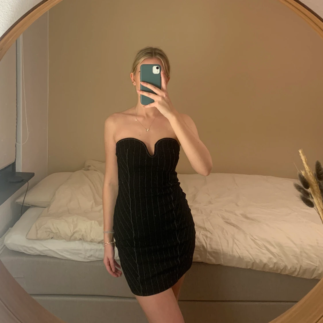 Kort figursydd klänning