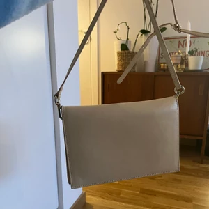Beige läderväska - Beige läderväska från whyred. jättefint skick🌸